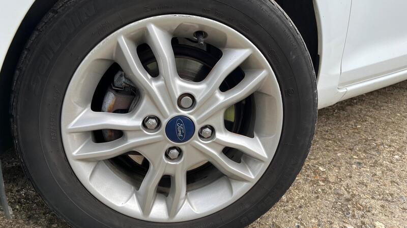 2015 Ford Fiesta — photo 50