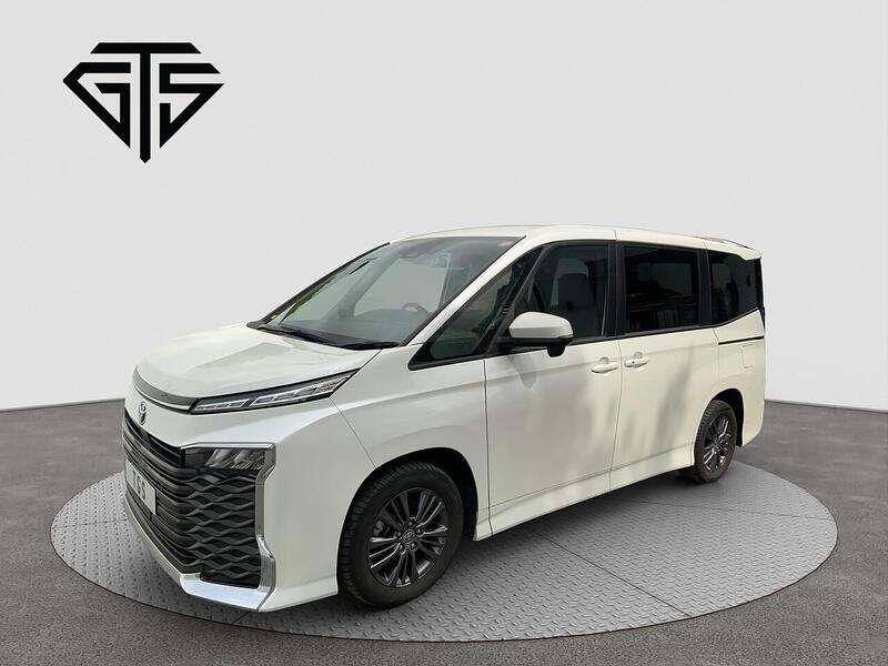 Toyota Voxy view 7