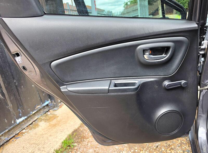 Toyota Yaris 1.5 VVT-h Design E-CVT Euro 6 (s/s) 5dr thumbnail 20