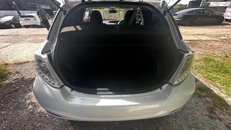 2013 Toyota Yaris — photo 15