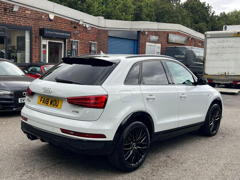 Audi Q3 view 3