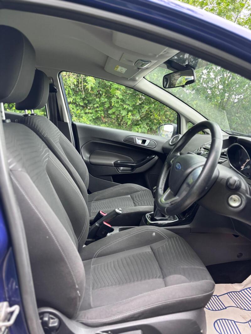 2014 Ford Fiesta — photo 14