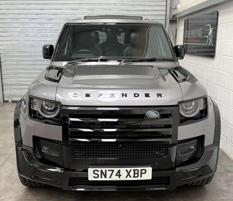 Land Rover Defender 90 view 2