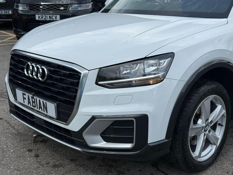 Audi Q2 view 7