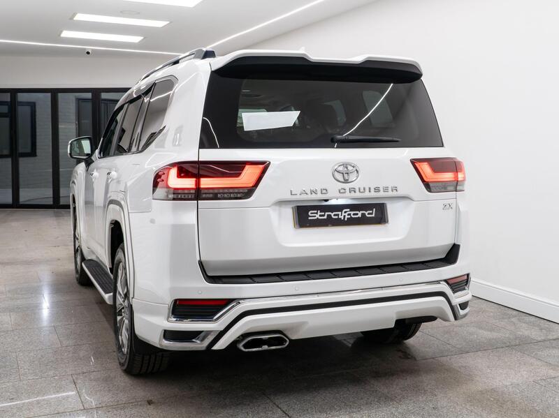 Toyota Land Cruiser view 4