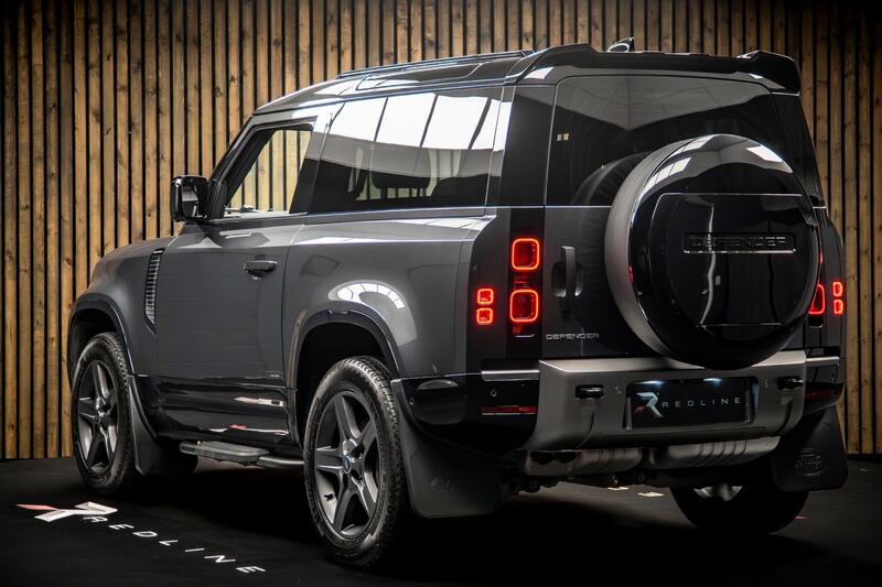 Land Rover Defender 90 view 3