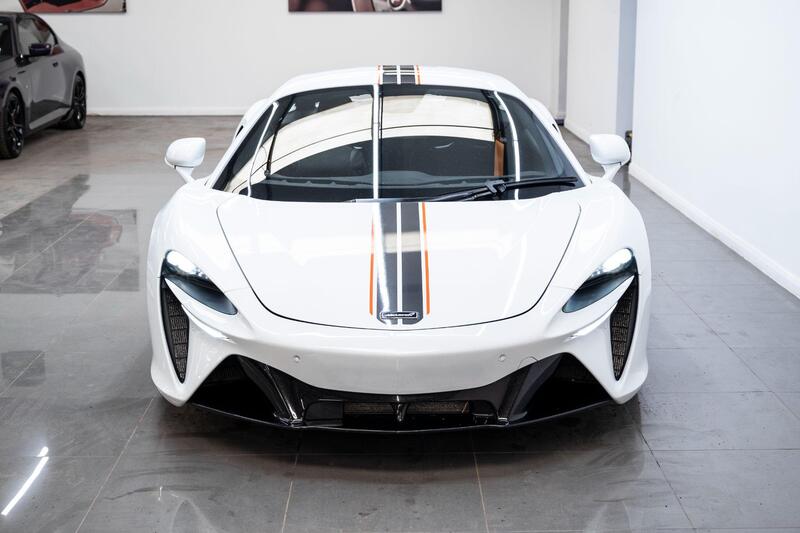 Mclaren Artura view 2