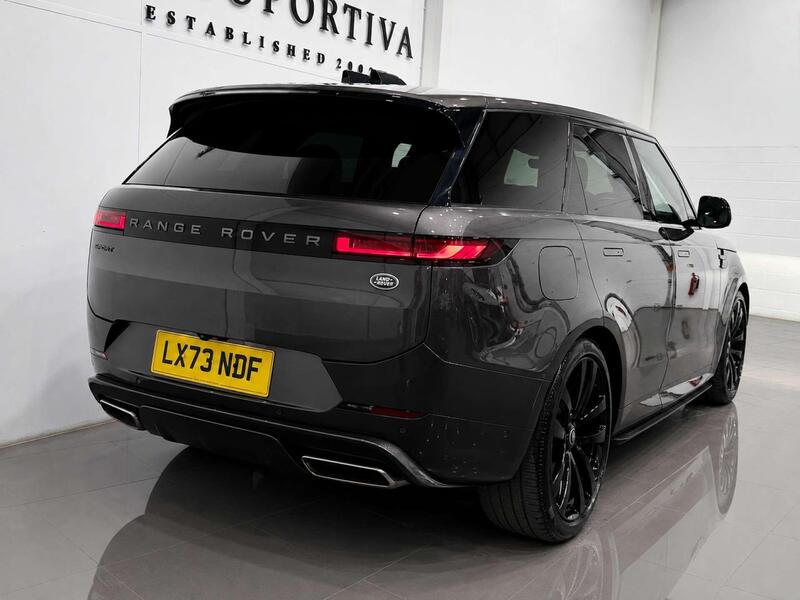 Land Rover Range Rover Sport view 4