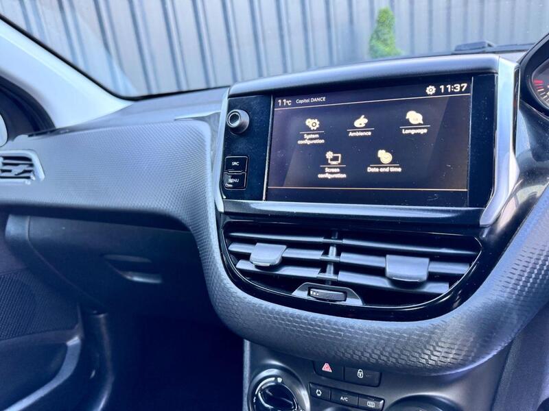 Peugeot 2008 view 11