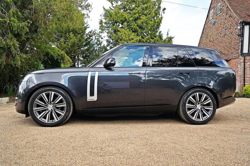 Land Rover Range Rover view 3
