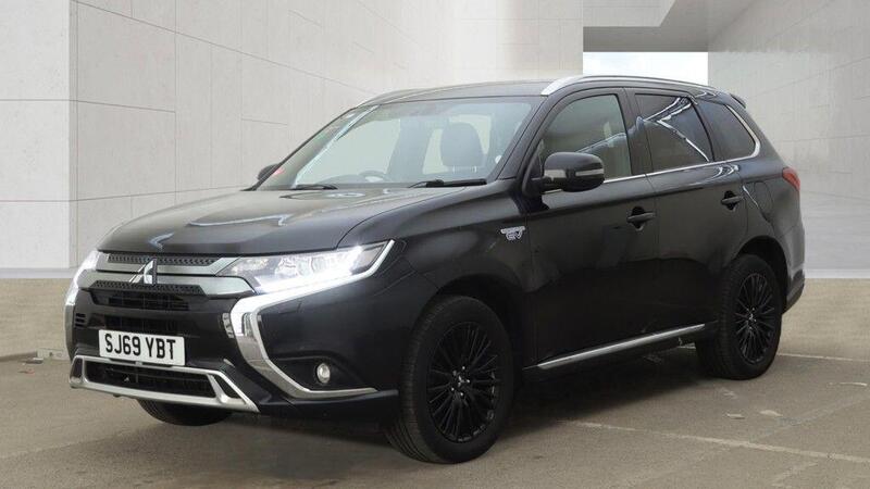 Mitsubishi Outlander view 3
