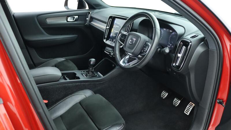 Volvo XC40 view 4