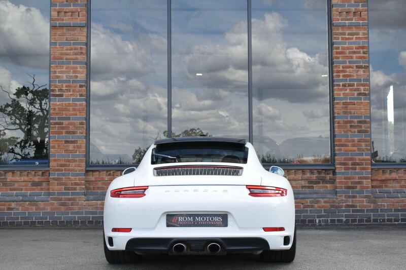 Porsche 911 view 7