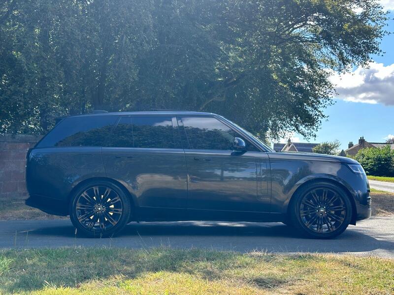 Land Rover Range Rover view 3