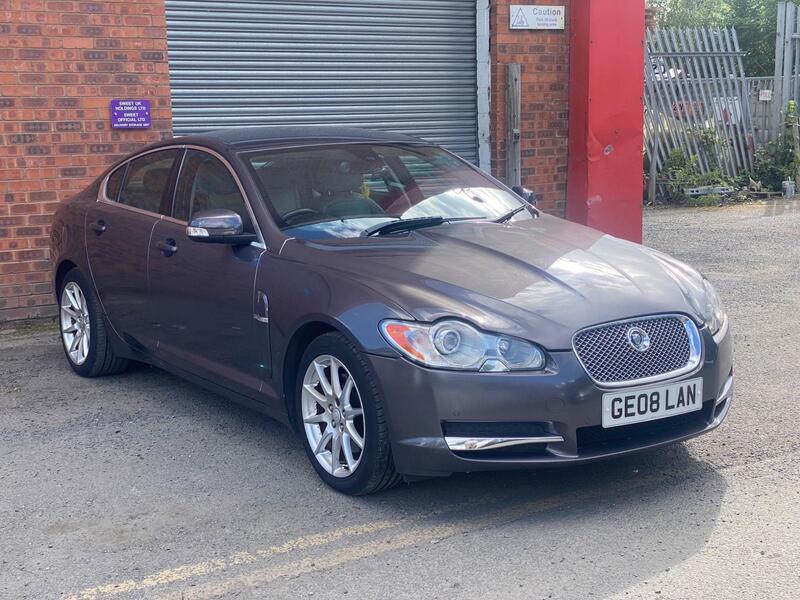 Jaguar XF view 4