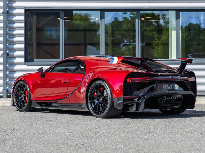 Bugatti Chiron view 5