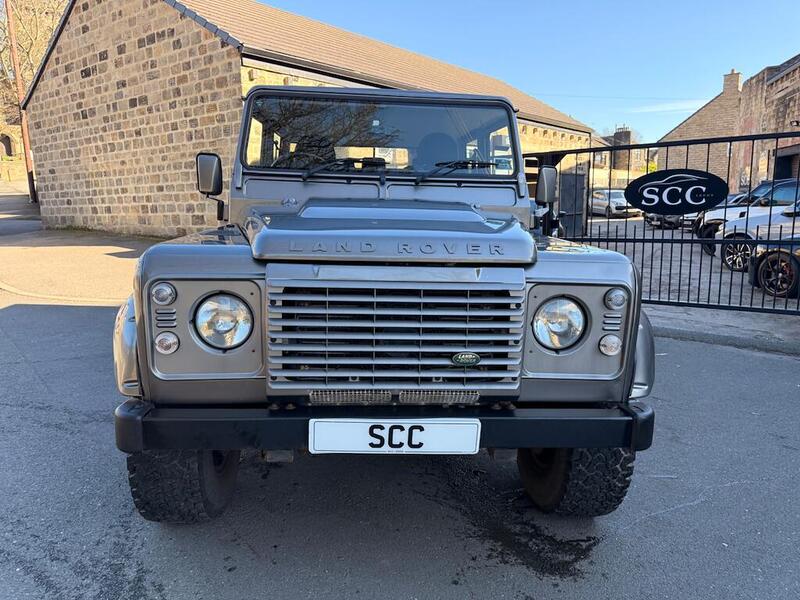 Land Rover Defender view 4