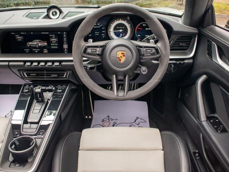 Porsche 911 view 5