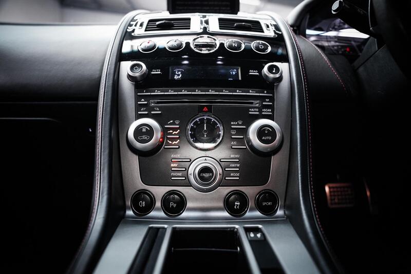 Aston Martin DB9 view 5