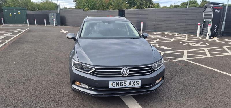 Volkswagen Passat view 4