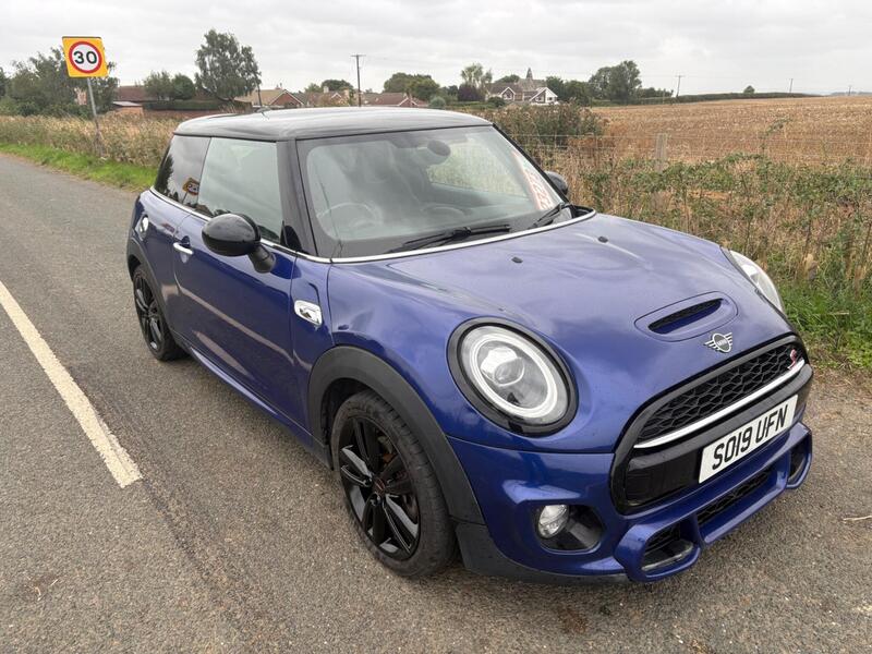 MINI Hatch — photo 1