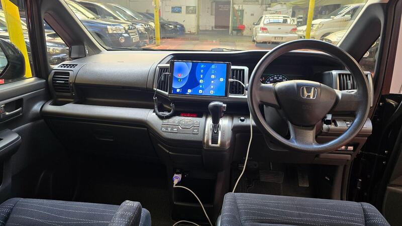 Honda Stepwagon view 4