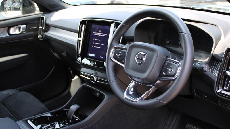Volvo XC40 view 4