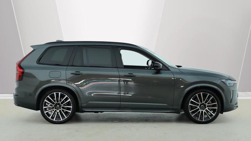 Volvo XC90 view 3
