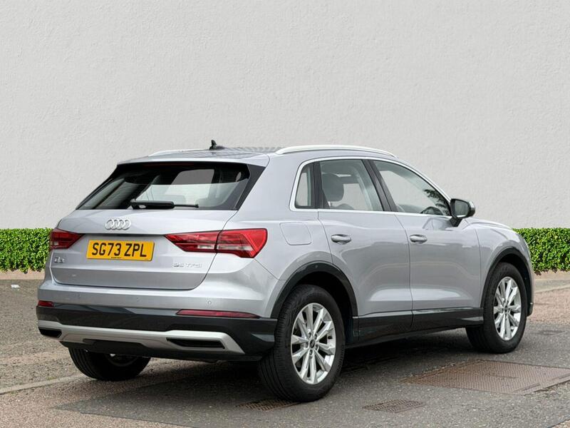 Audi Q3 view 7