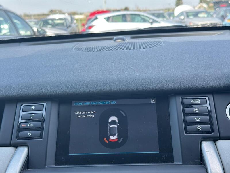 Land Rover Discovery Sport view 13