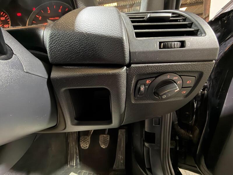 2011 BMW 1 Series — photo 11