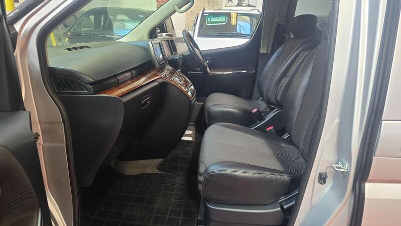 Nissan Elgrand view 7