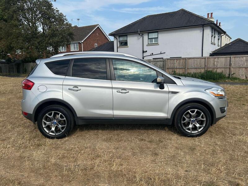 Ford Kuga view 3