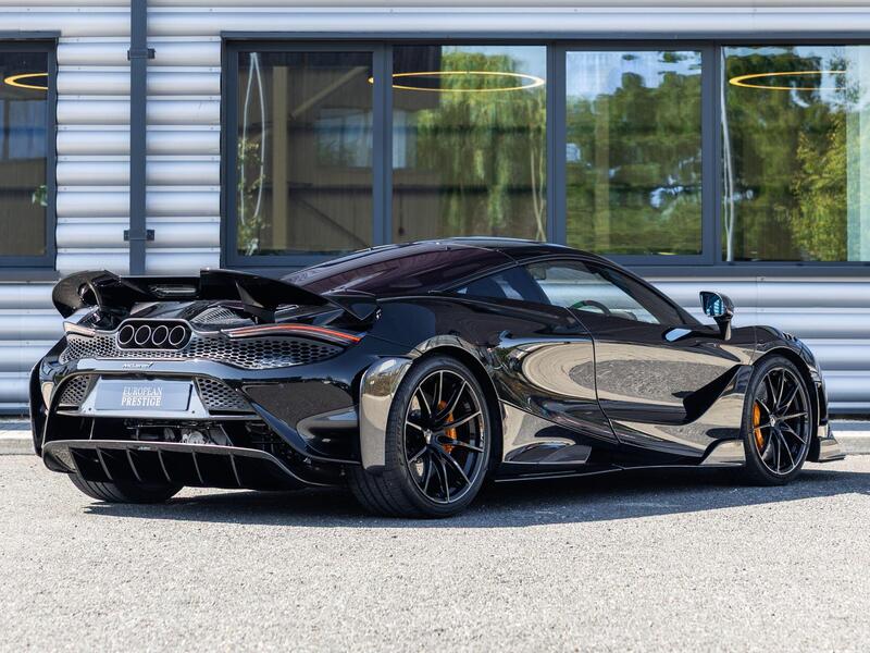 Mclaren 765LT view 3