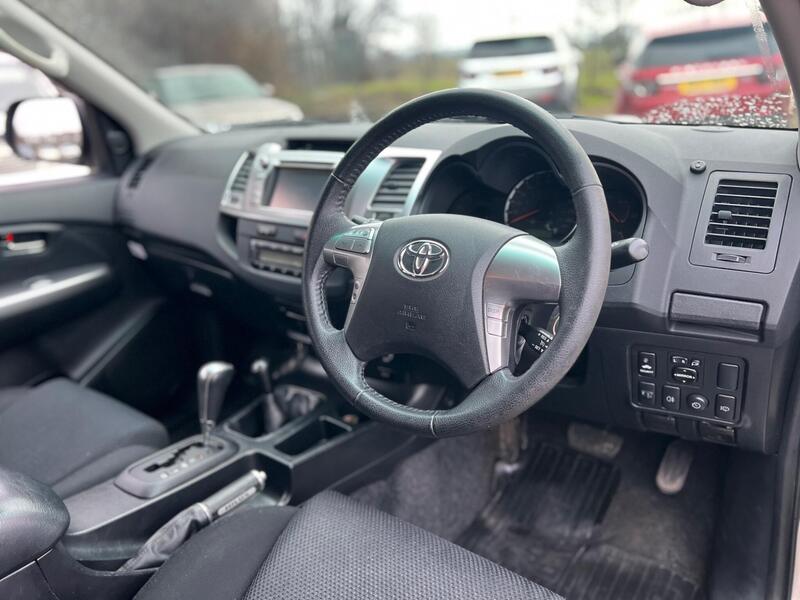 Toyota Hilux view 7