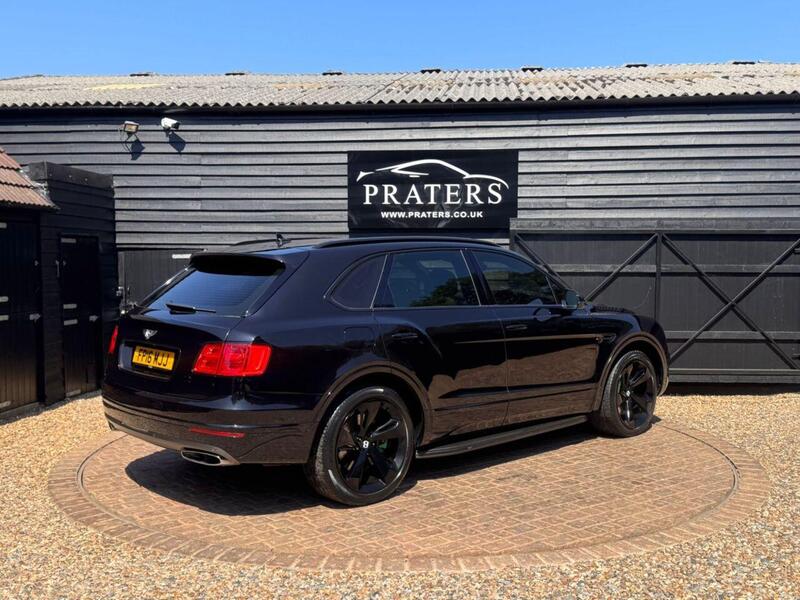 Bentley Bentayga view 7