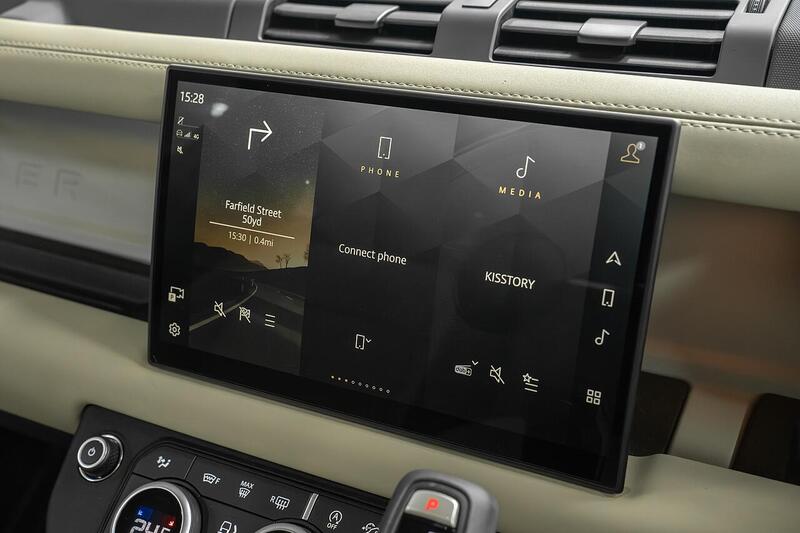 Land Rover Defender 90 view 7