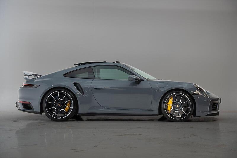 Porsche 911 view 6