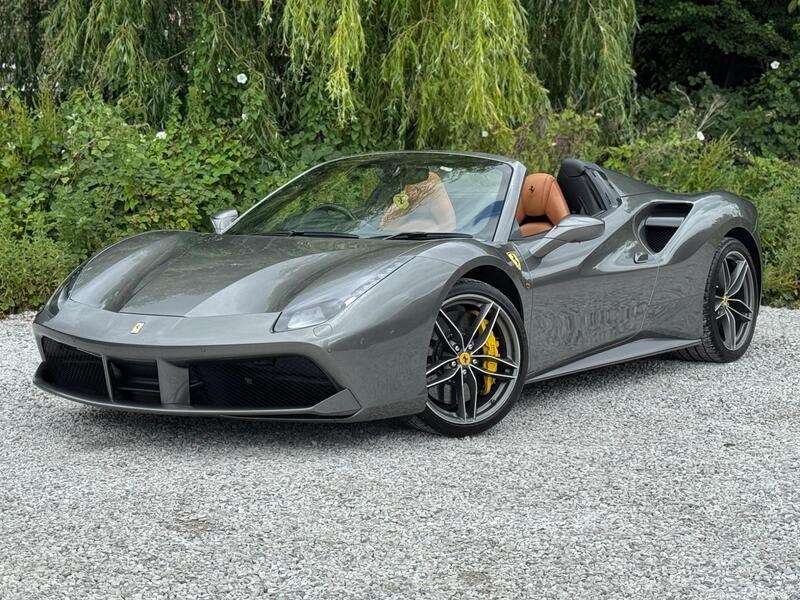 Ferrari 488 view 3