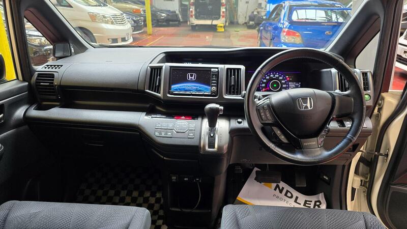 Honda Stepwagon view 3