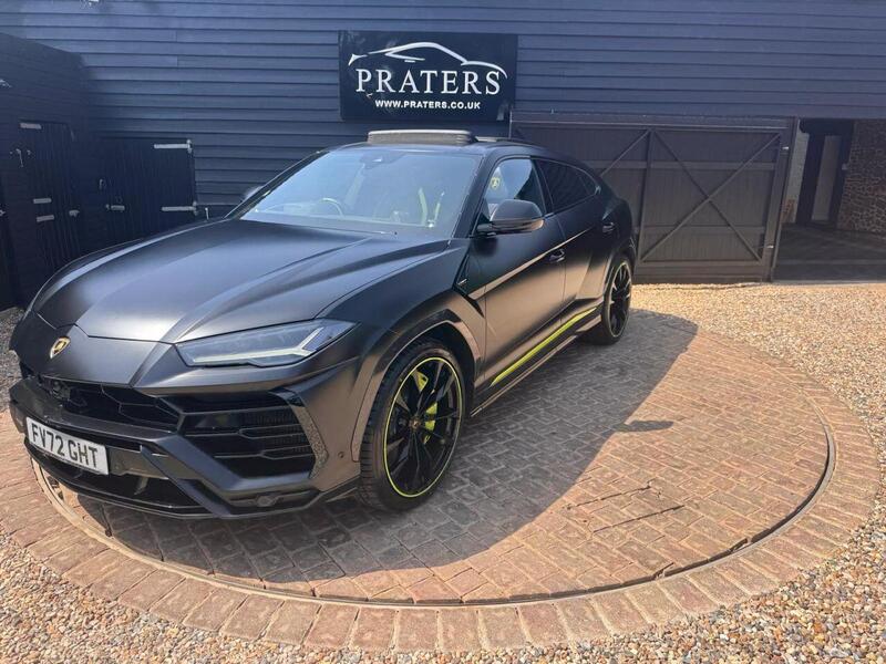 Lamborghini Urus view 2