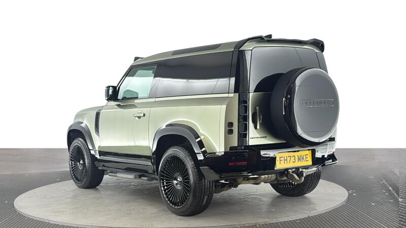 Land Rover Defender 90 view 6