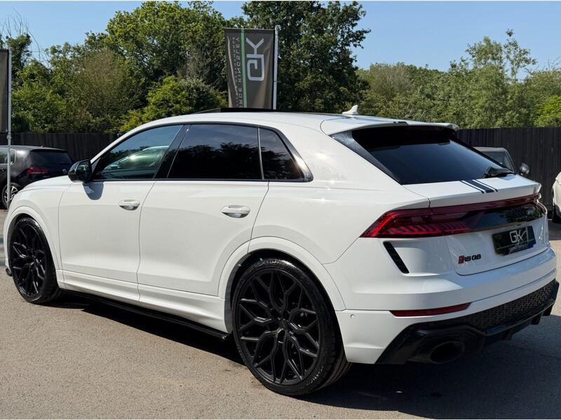 Audi RS Q8 view 2