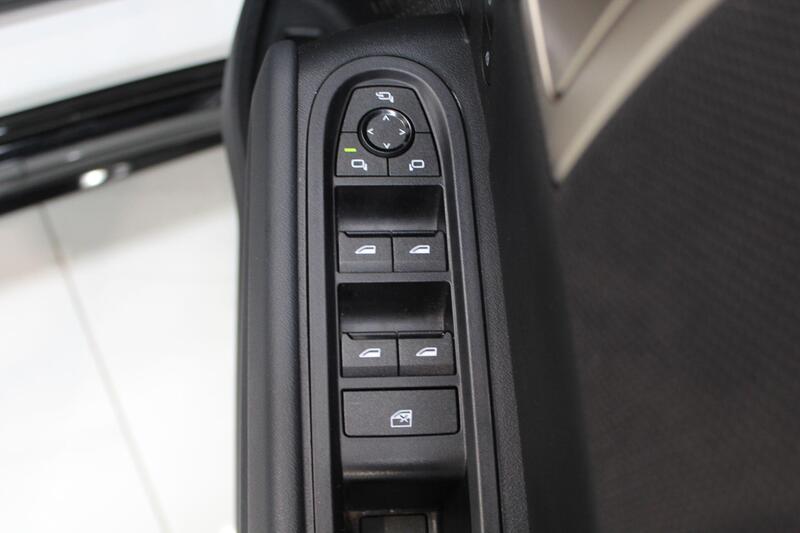2024 MINI Electric Countryman in White — image 22 of 90