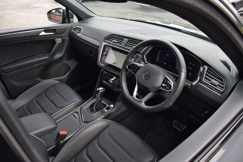 Volkswagen Tiguan view 3
