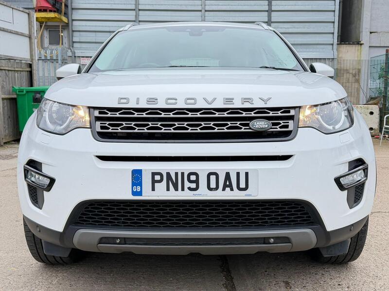 Land Rover Discovery Sport view 2