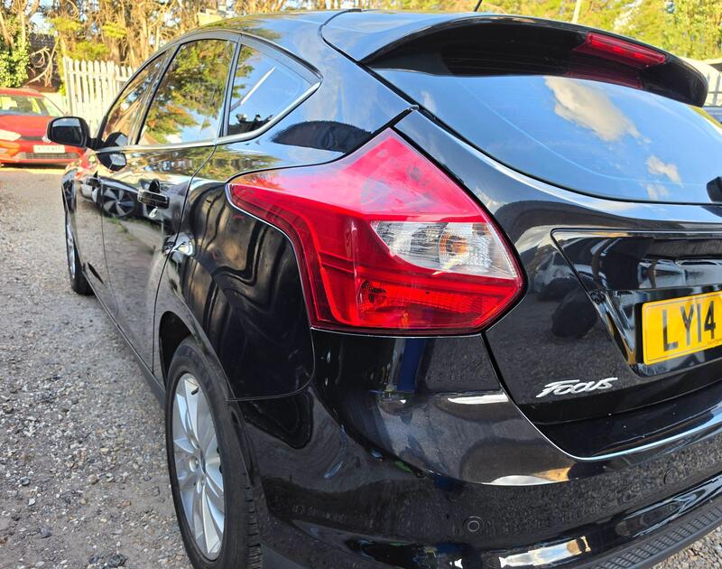 Ford Focus 1.6 Titanium Navigator Powershift Euro 5 5dr thumbnail 11