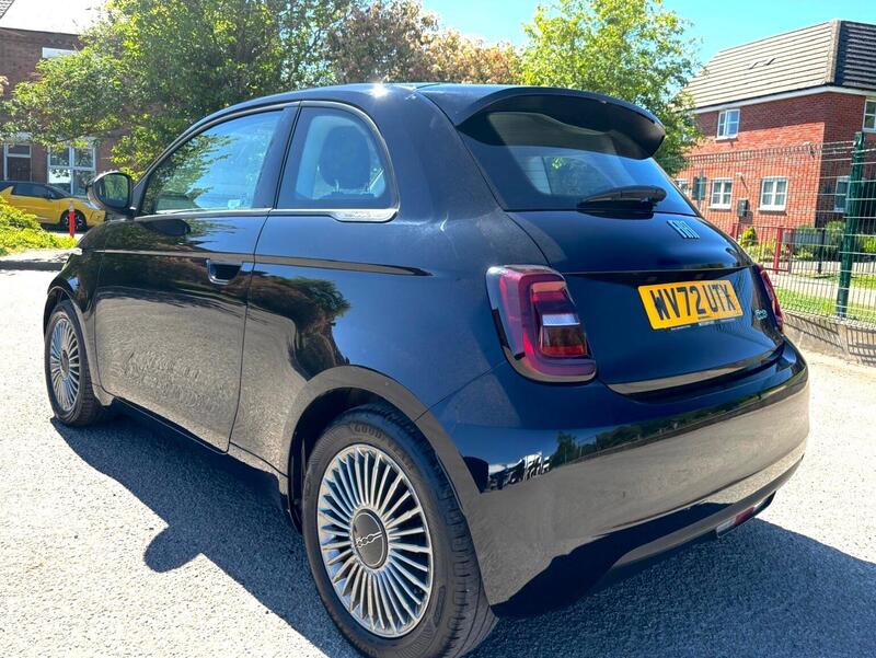 Fiat 500E view 3