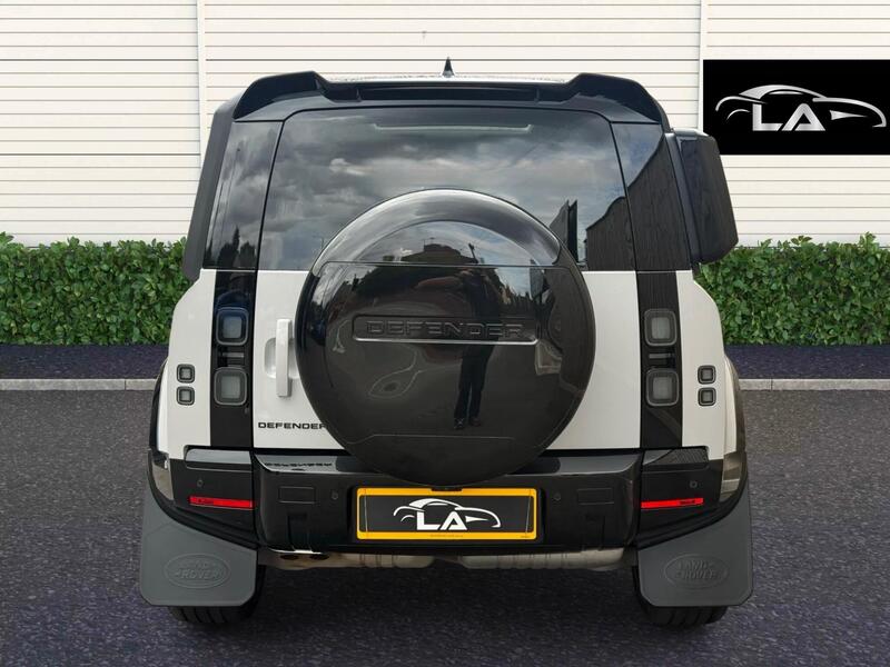 Land Rover Defender 110 view 7