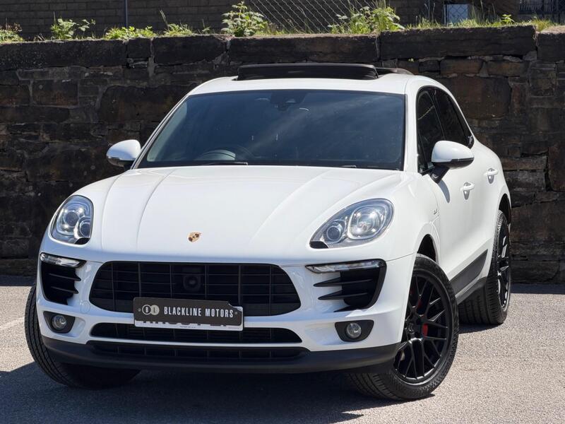 Porsche Macan view 3